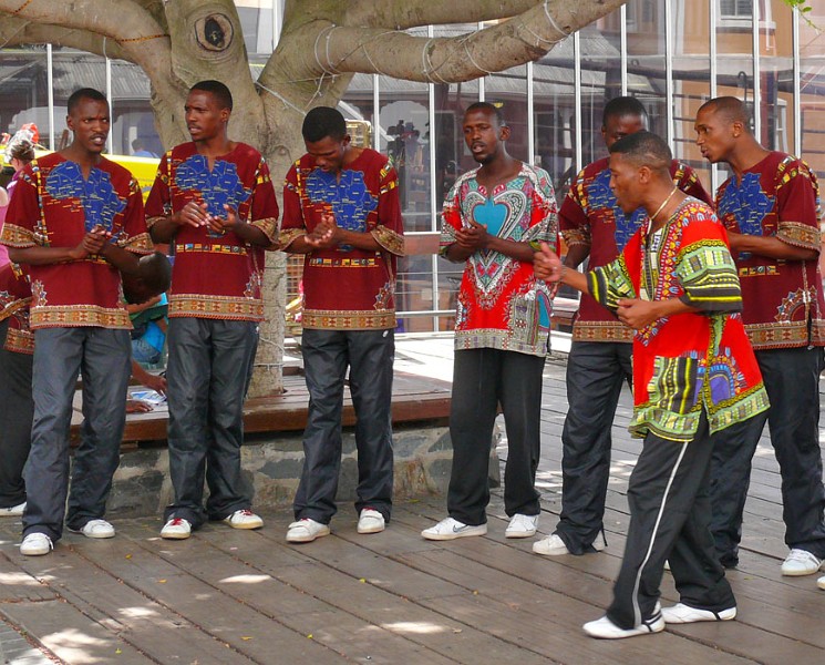 P1050856a.jpg - Eine afrikanische- A Capella Gruppe an der Waterfrond