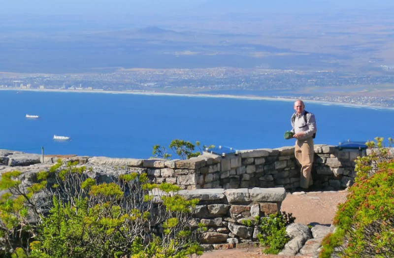 P1060065.jpg - J�rgen auf dem Tafelberg