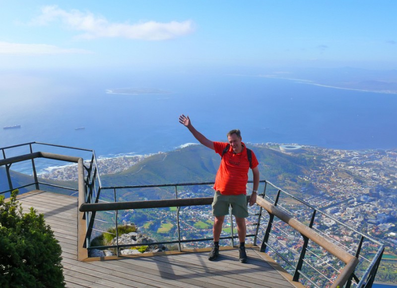 P1060069.jpg - Helmut auf dem Tafelberg